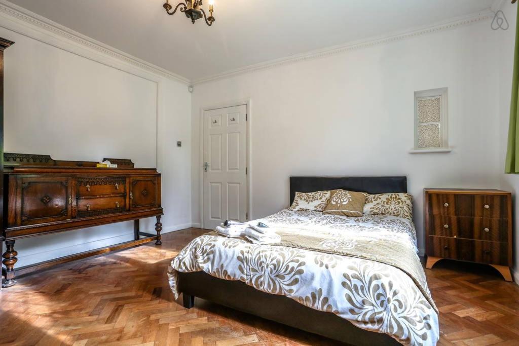 Oyo Guest House Ellipse Whetstone Dış mekan fotoğraf