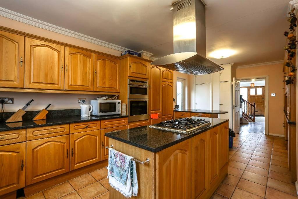 Oyo Guest House Ellipse Whetstone Dış mekan fotoğraf